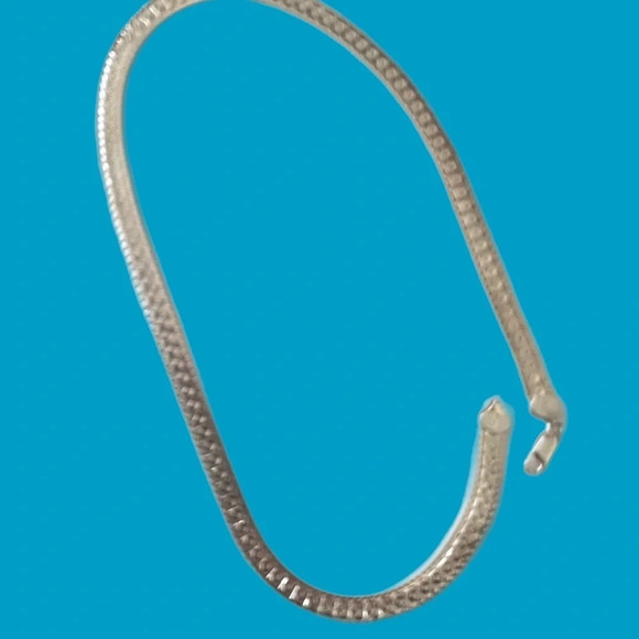 Sterling Silver made in Italy Necklace.  Gorgeous cuts on one smooth on other. - Picture 14 of 15